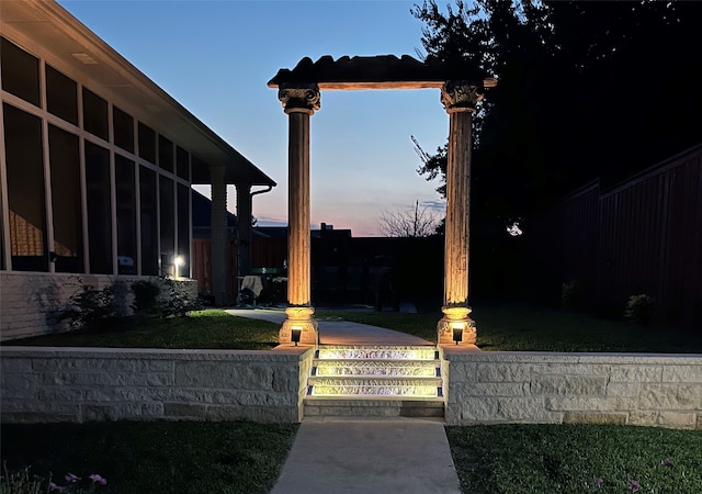 view of yard at dusk