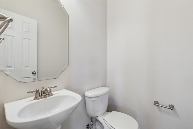 bathroom featuring toilet and sink