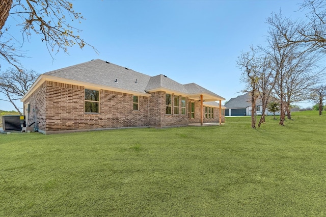 back of house featuring a lawn