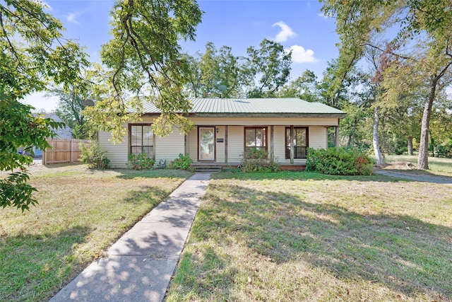 view of front of house featuring a front lawn and covered porch