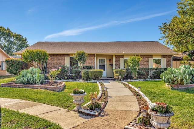 single story home with a front lawn