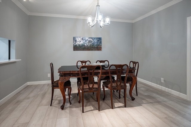 dining area featuring ornamental molding, light hardwood / wood-style flooring, and an inviting chandelier