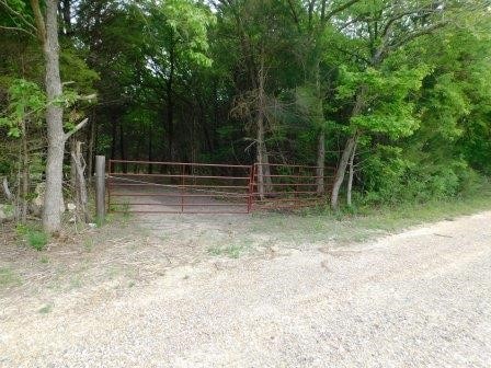 Listing photo 2 for 2624 County Road 2975, Windom TX 75492