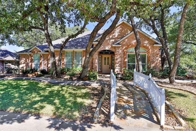 view of front facade with a front yard