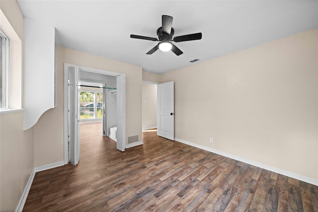 unfurnished room featuring dark wood-type flooring and ceiling fan