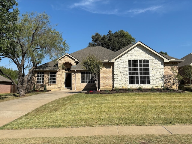 view of front of property with a front lawn