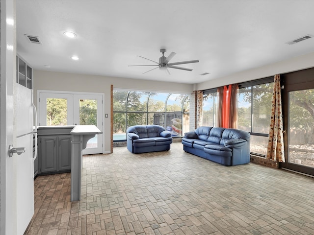 sunroom / solarium with ceiling fan