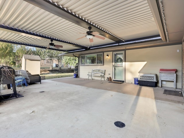 garage featuring ceiling fan