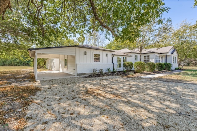 view of front of property