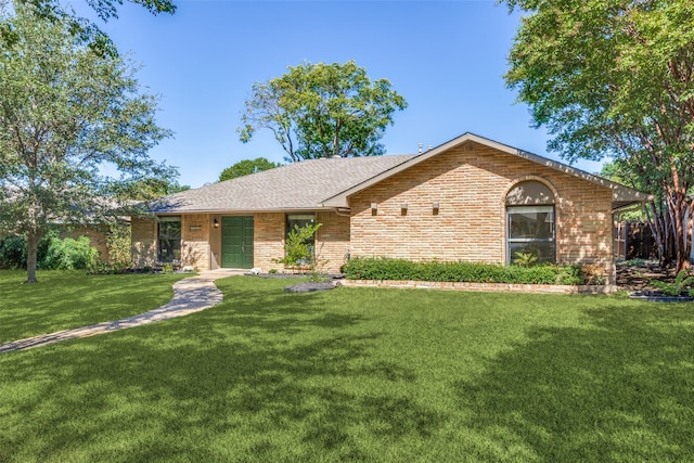 single story home with a front lawn