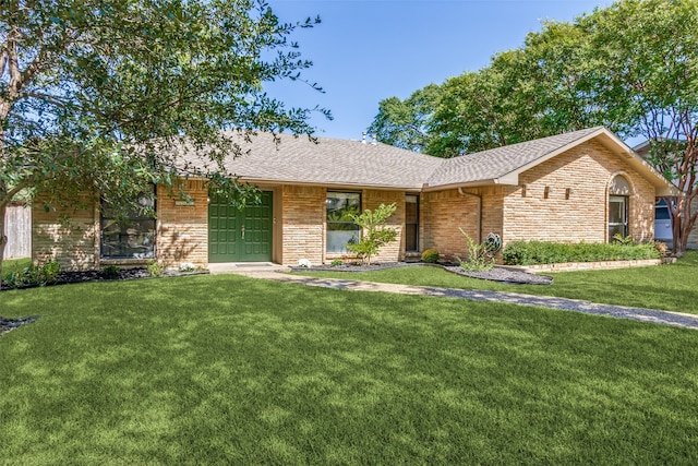 single story home featuring a front lawn