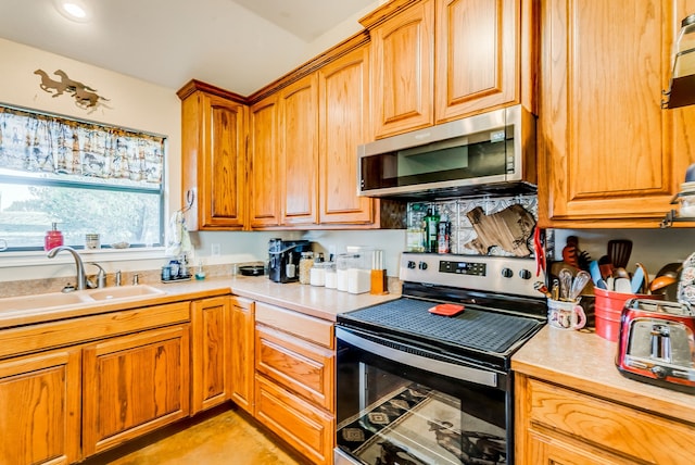 565 Turkey Ridge Rd, Stephenville, TX 76401 - kitchen featuring appliances with stainless steel finishes, a sink, and light countertops