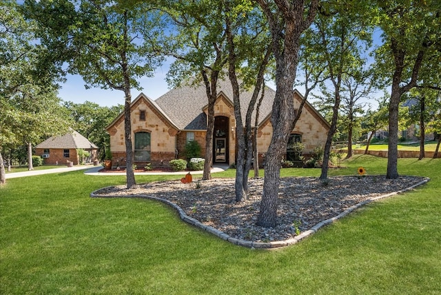 view of front of house featuring a front yard