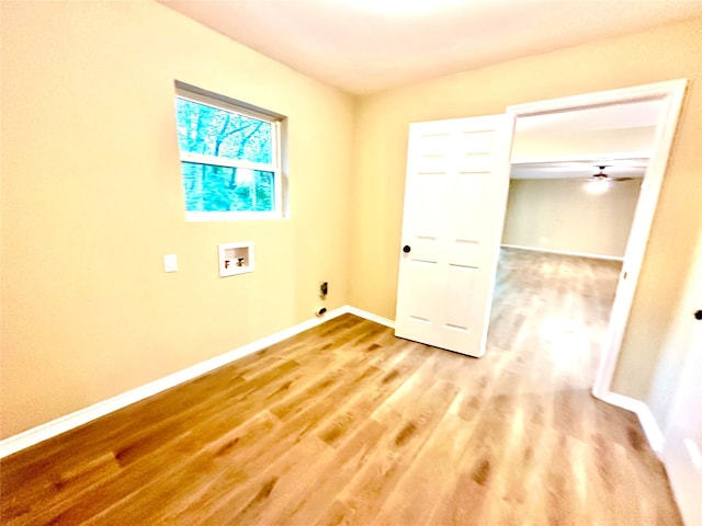 clothes washing area with light hardwood / wood-style flooring, hookup for a washing machine, electric dryer hookup, and ceiling fan