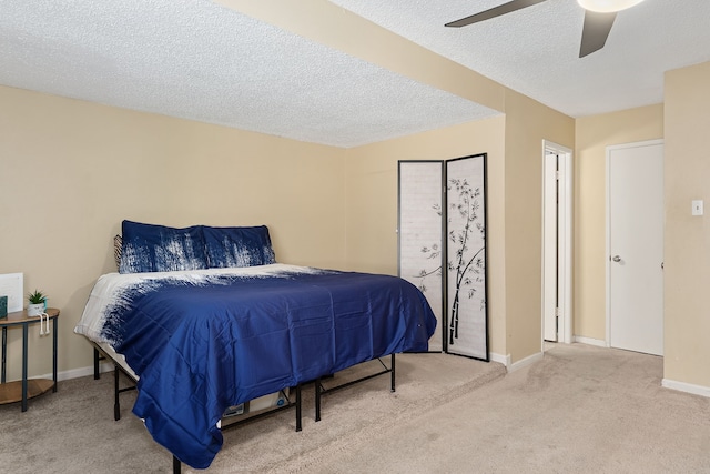 bedroom featuring a textured ceiling, carpet flooring, and ceiling fan