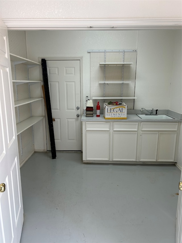 laundry room featuring sink