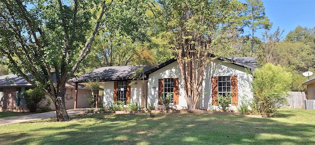 view of front of property with a front yard