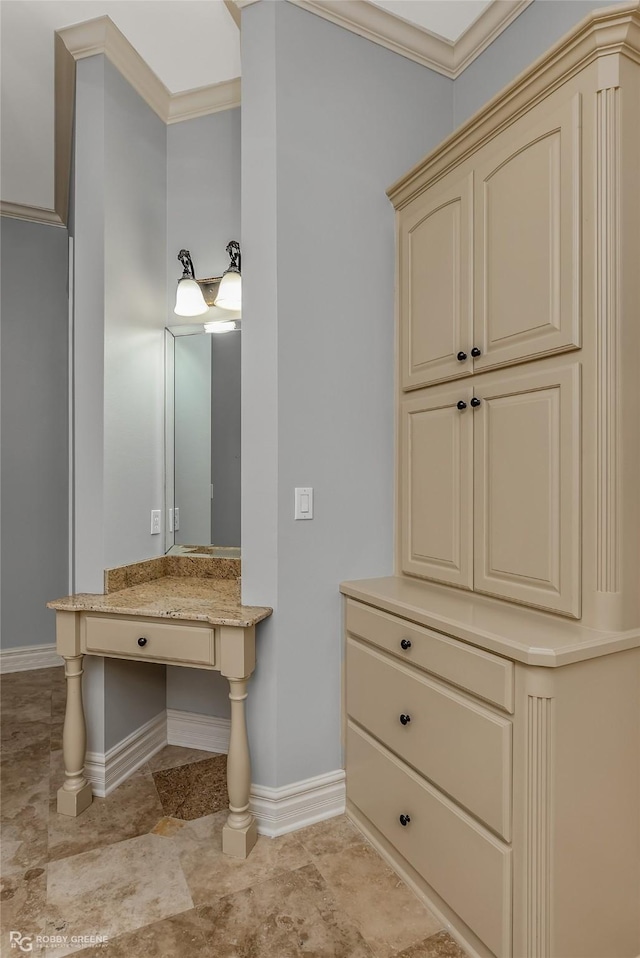 bathroom with ornamental molding