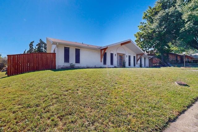 single story home with a front yard