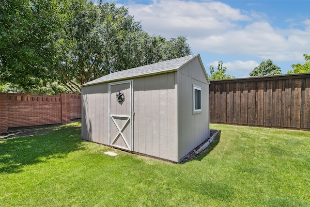 view of outdoor structure with a yard