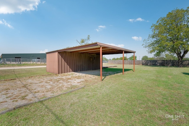 view of yard with an outdoor structure