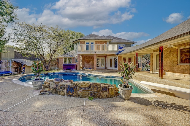 view of swimming pool with a jacuzzi, ceiling fan, and a patio area