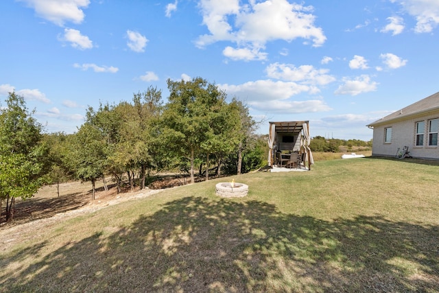 view of yard with a fire pit