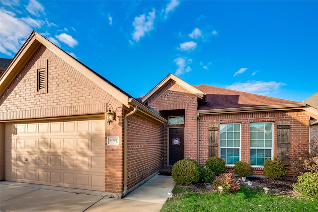 view of front facade with a garage