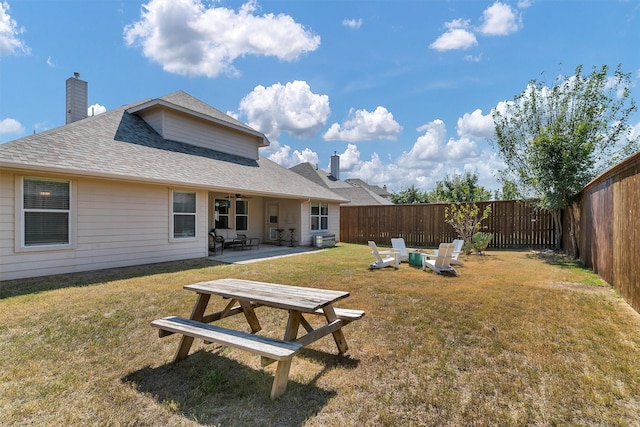 view of yard featuring a patio area