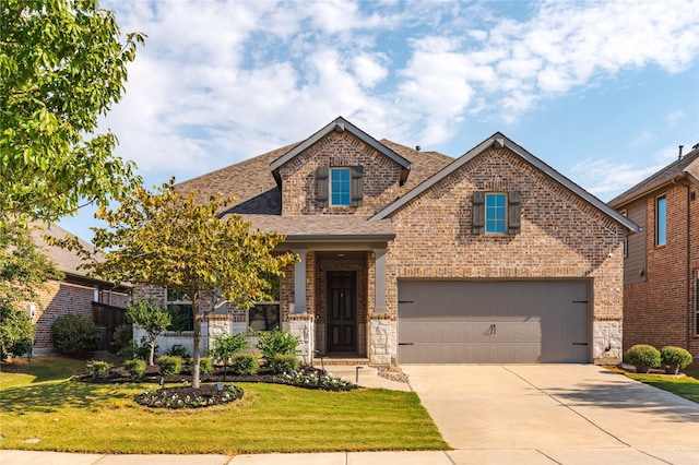 craftsman inspired home with a front lawn and a garage