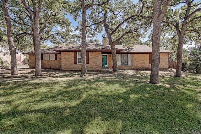 view of front of house featuring a front yard