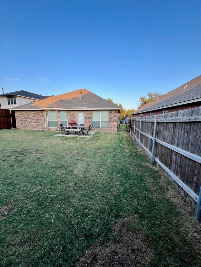 view of yard with a patio