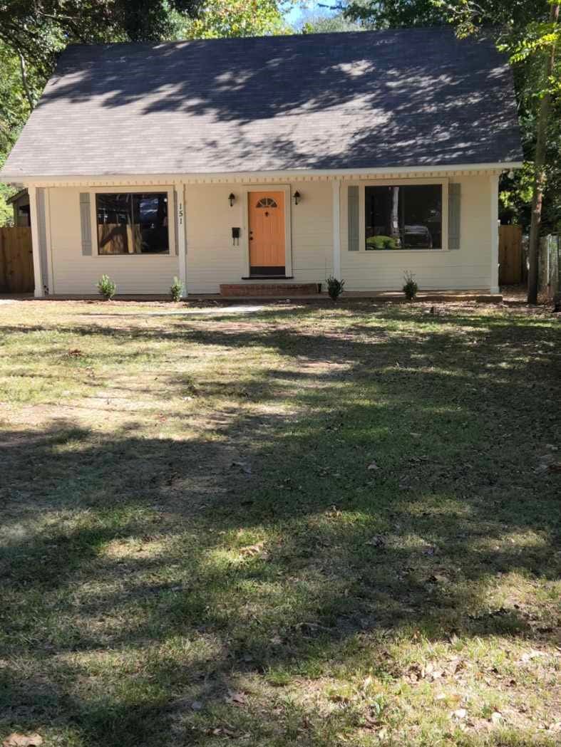 ranch-style house with a front lawn