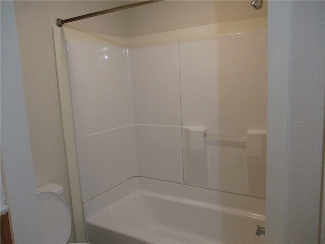 bathroom featuring toilet and shower / bathtub combination