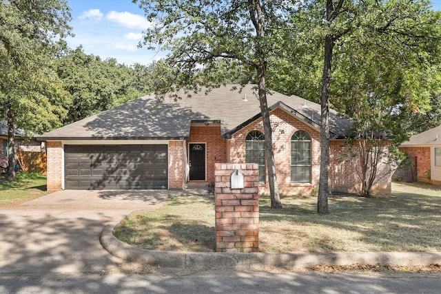 view of front of property featuring a front lawn and a garage