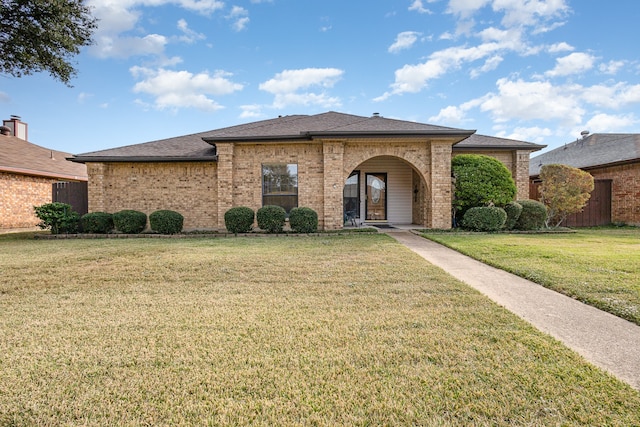 view of front of house featuring a front yard