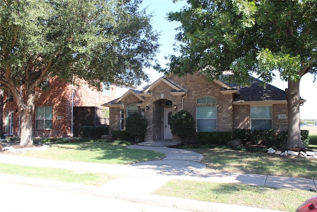 view of front of house with a front yard