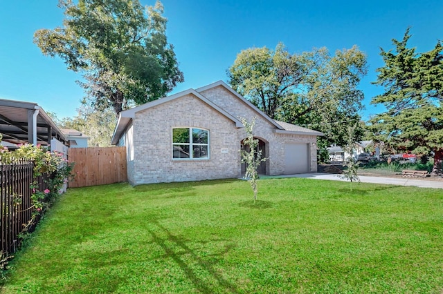 view of front of house featuring a front yard