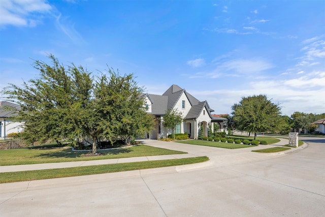 view of front of home featuring a front lawn