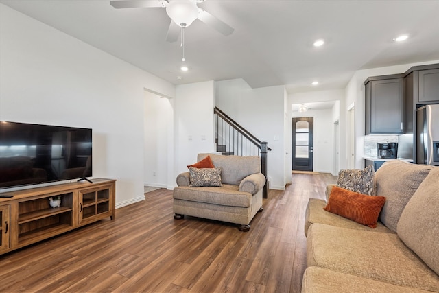 living room featuring dark wood-type flooring and ceiling fan