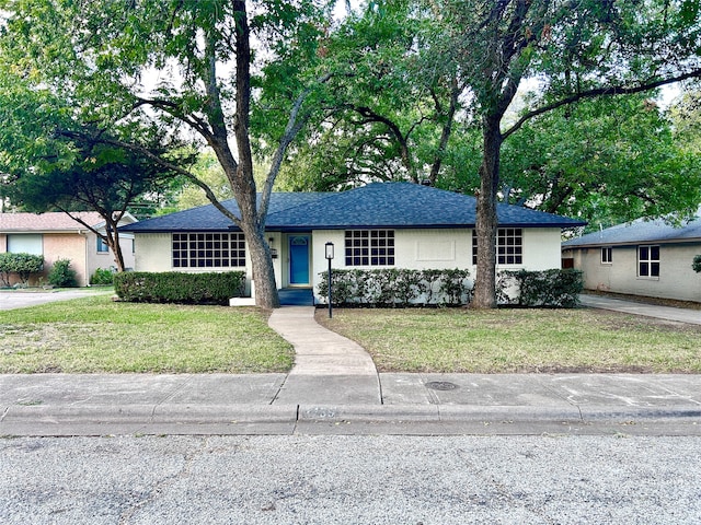 ranch-style house with a front yard