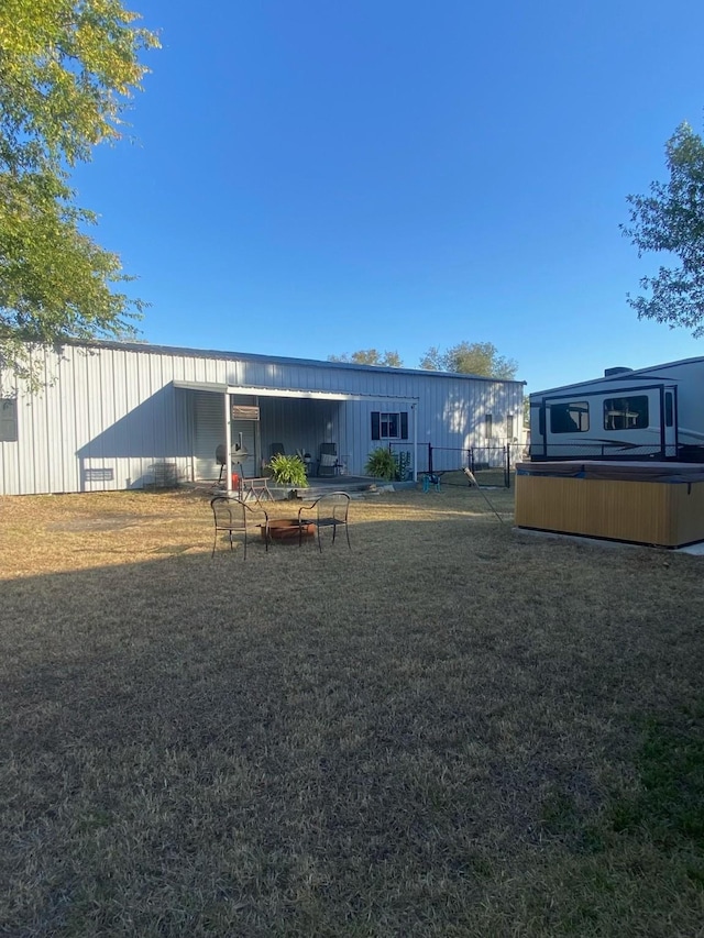 105 N 6th St E, Dawson, TX 76639 - back of property featuring a hot tub and a yard