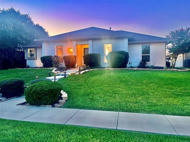 view of front of property with a yard