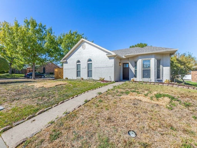 view of front facade with a front yard