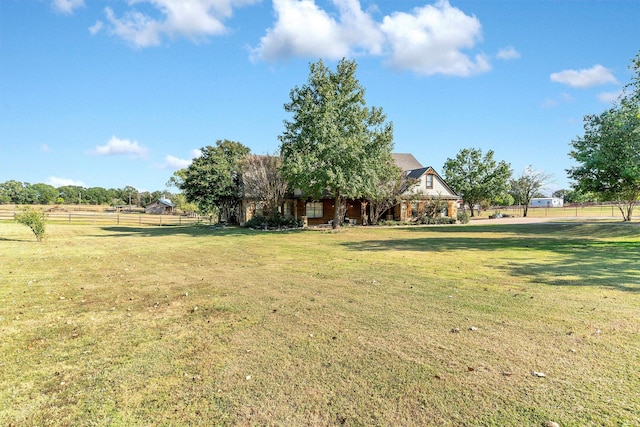 view of yard featuring a rural view