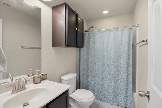 bathroom with toilet, a shower with curtain, and vanity