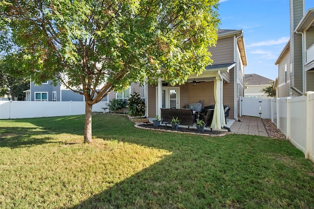 view of yard featuring a patio and ceiling fan