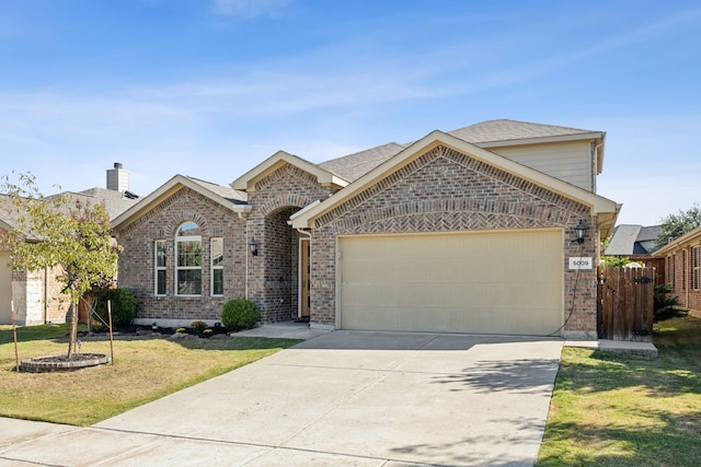 view of front of house featuring a front lawn and a garage