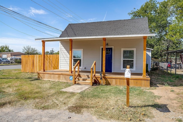 view of front of house with covered porch and a front lawn