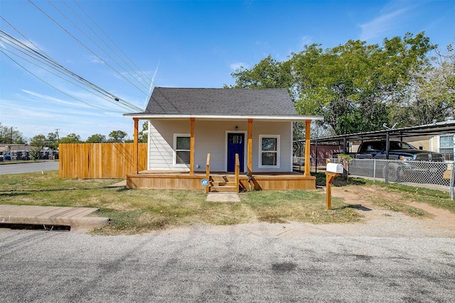 716 SE 7th Ave, Mineral Wells, TX 76067 - view of front facade with fence, a porch, and a shingled roof